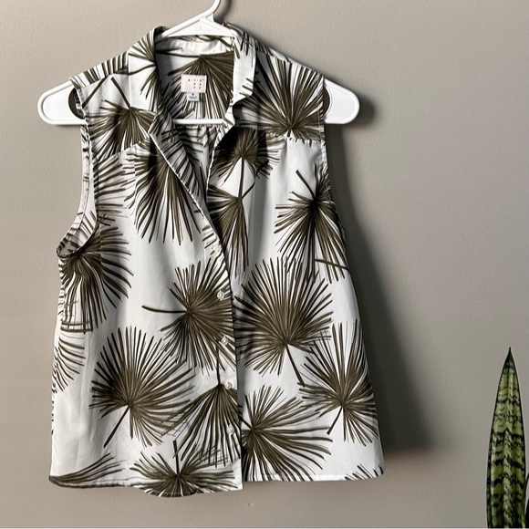 Merona Green Floral Sleeveless Blouse - Picture 1 of 4